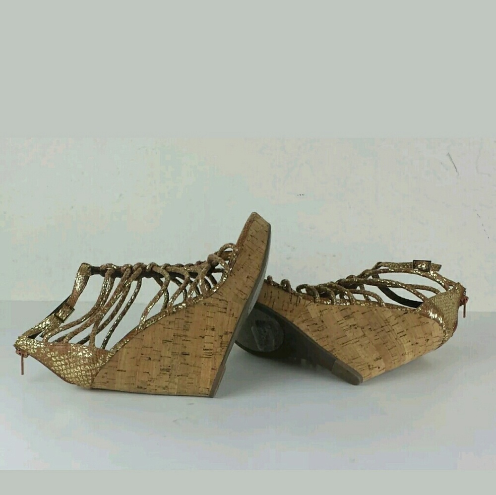 NWOT 6 in Platform Wedge Heel Sandals - Picture 6 of 8